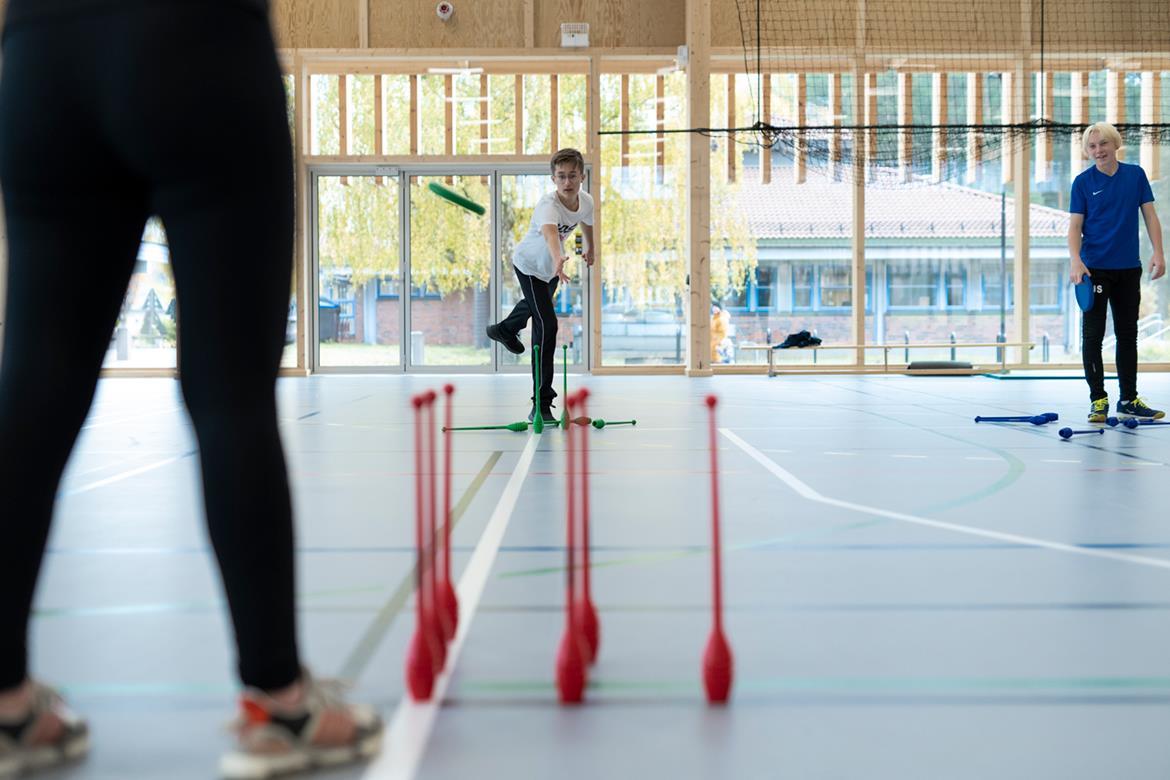 Flying bowling